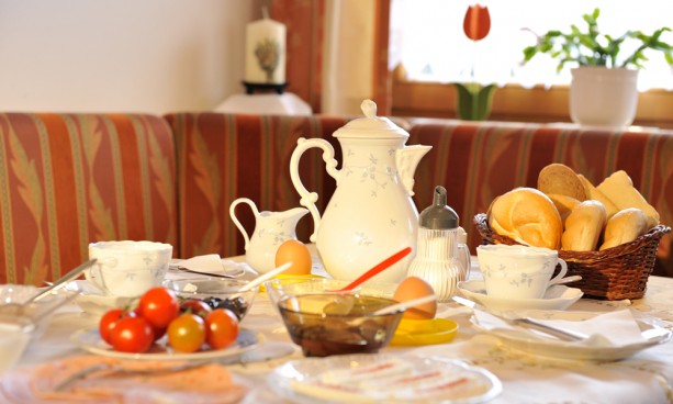 großzügiges Frühstück